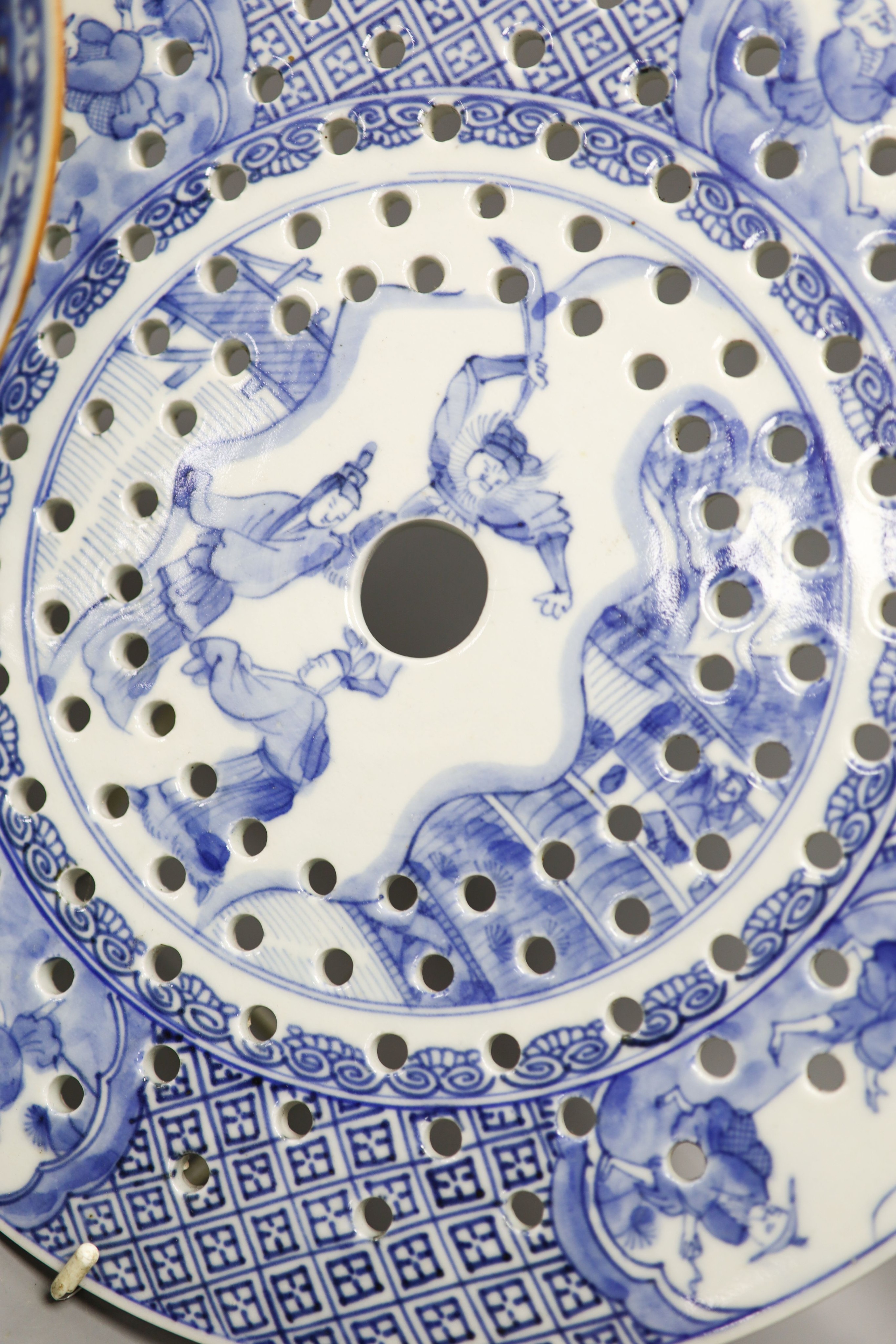 A Chinese blue and white strainer dish and an 18th-century Chinese Imari plate 30cm